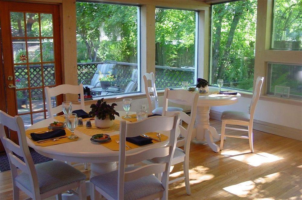 The Mcfarland Inn Bed And Breakfast 코어 드얼린 외부 사진