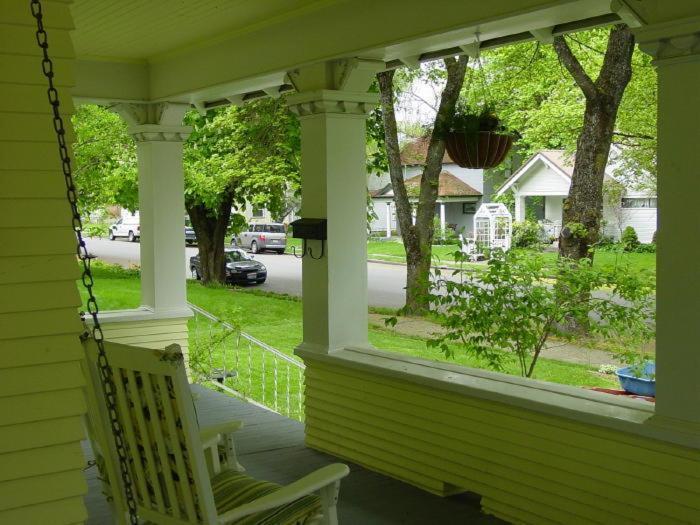 The Mcfarland Inn Bed And Breakfast 코어 드얼린 외부 사진